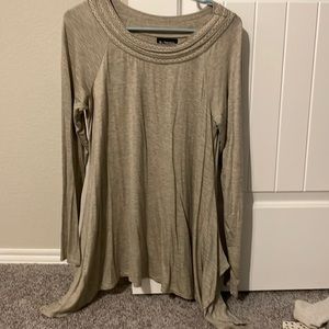 Women’s long sleeves top